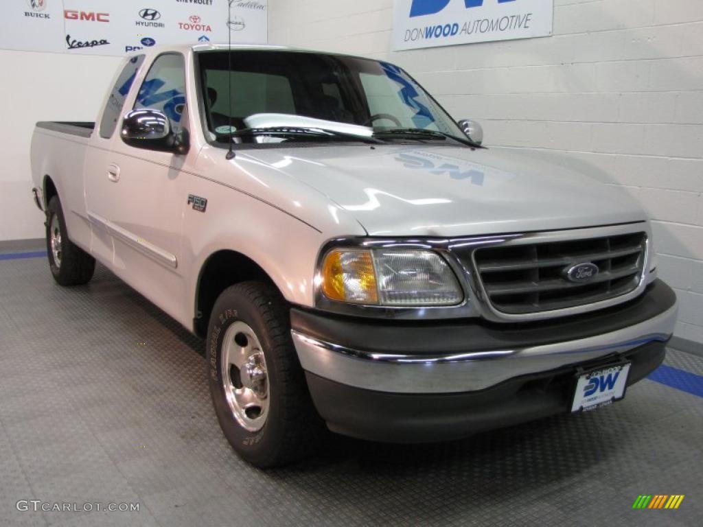 2002 F150 XLT SuperCab - Silver Metallic / Medium Graphite photo #1