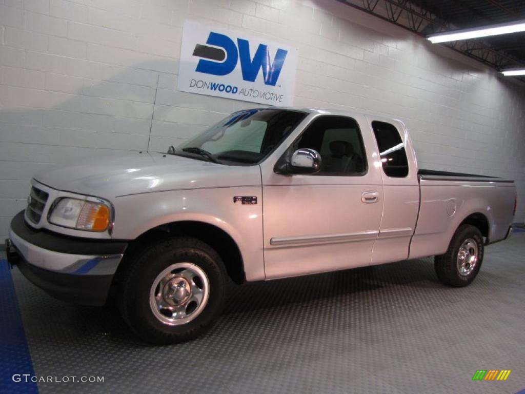 2002 F150 XLT SuperCab - Silver Metallic / Medium Graphite photo #2