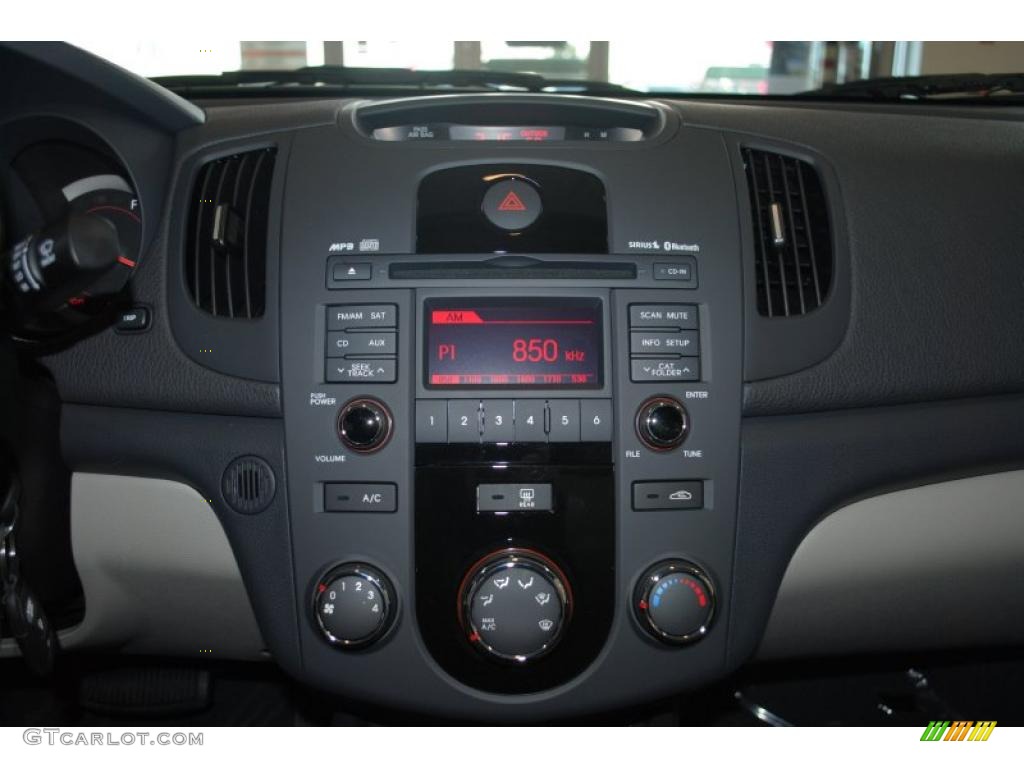 2011 Kia Forte EX Controls Photo #40009718
