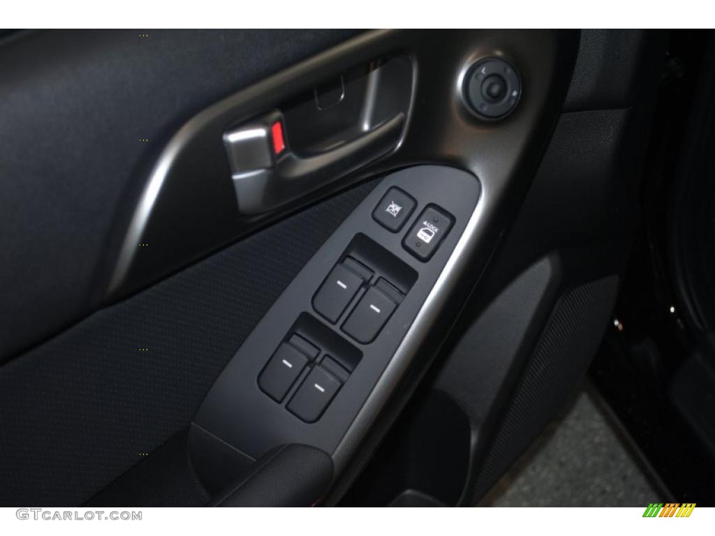 2011 Kia Forte SX Controls Photo #40011170