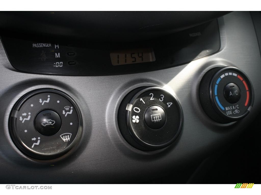 2006 Toyota RAV4 Sport V6 4WD Controls Photo #40013042