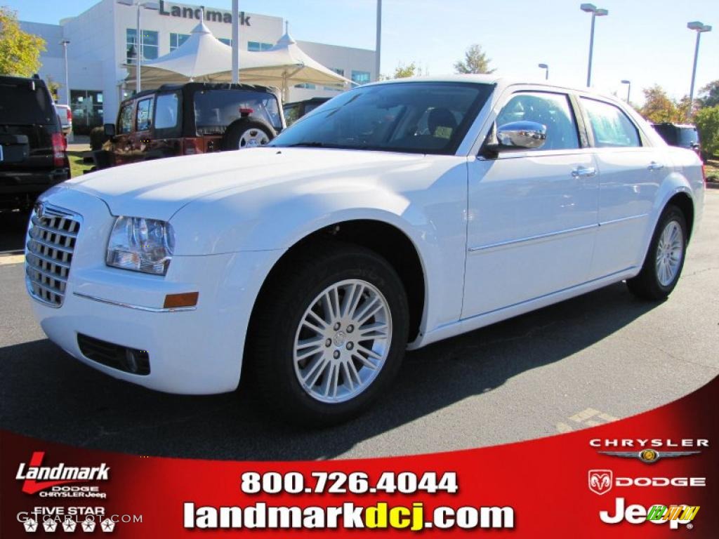 Bright White Chrysler 300