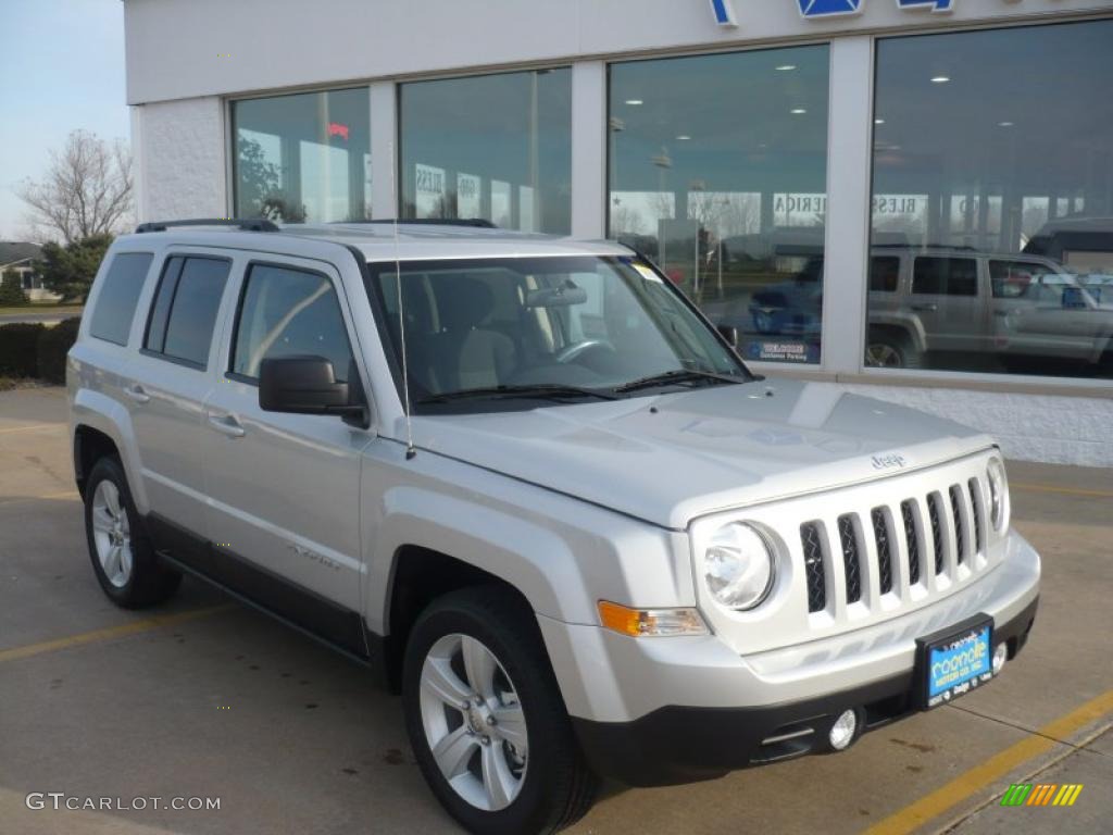 Bright Silver Metallic 2011 Jeep Patriot Latitude Exterior Photo #40015586