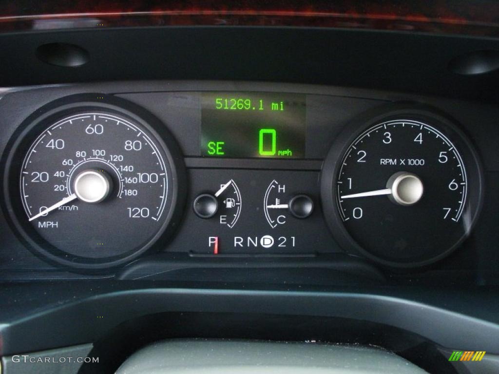 2006 Lincoln Town Car Signature Limited Gauges Photo #40019354