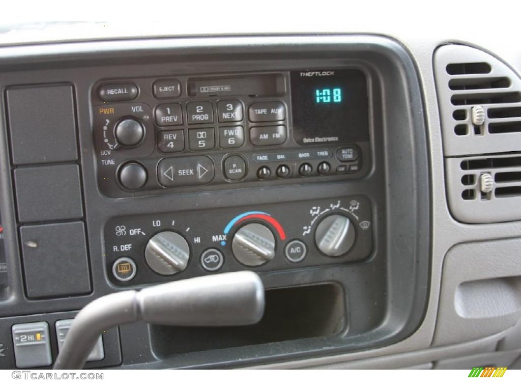 1997 Chevrolet Suburban C1500 LS Controls Photo #40021106