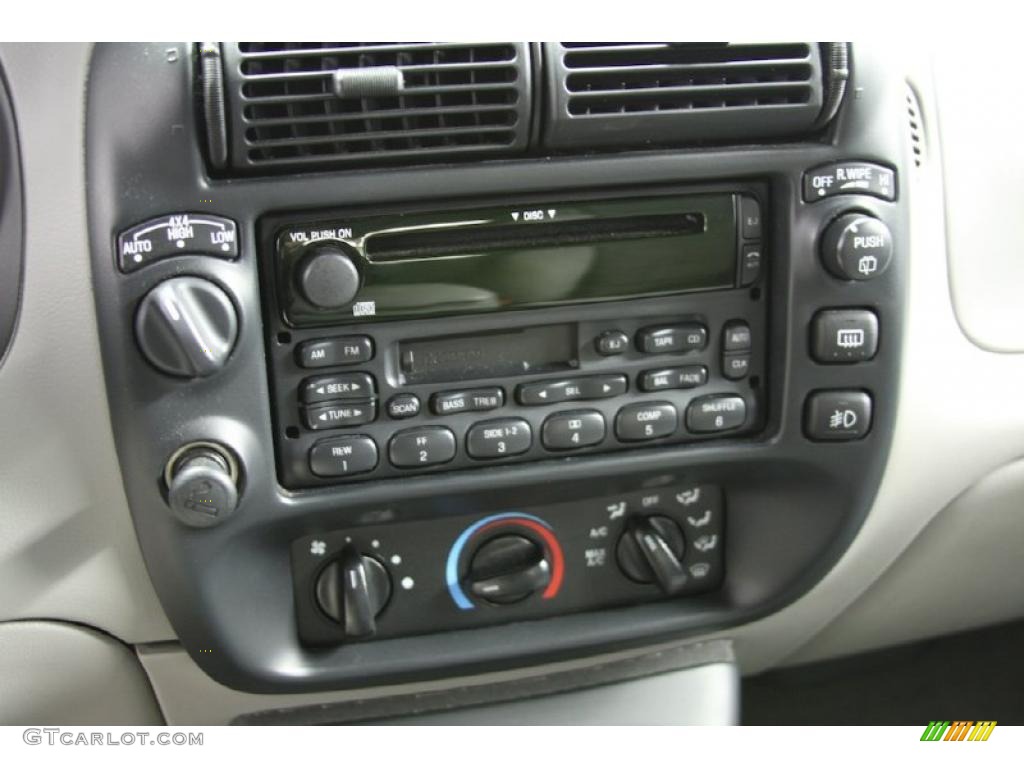 2000 Ford Explorer XLT 4x4 Controls Photo #40021386