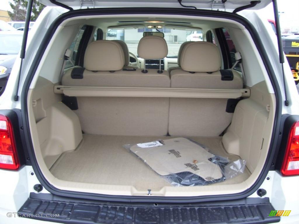2011 Ford Escape Limited V6 4WD Trunk Photo #40023318