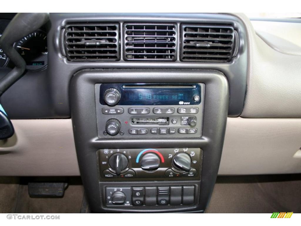 2000 Chevrolet Venture LT Controls Photo #40024942