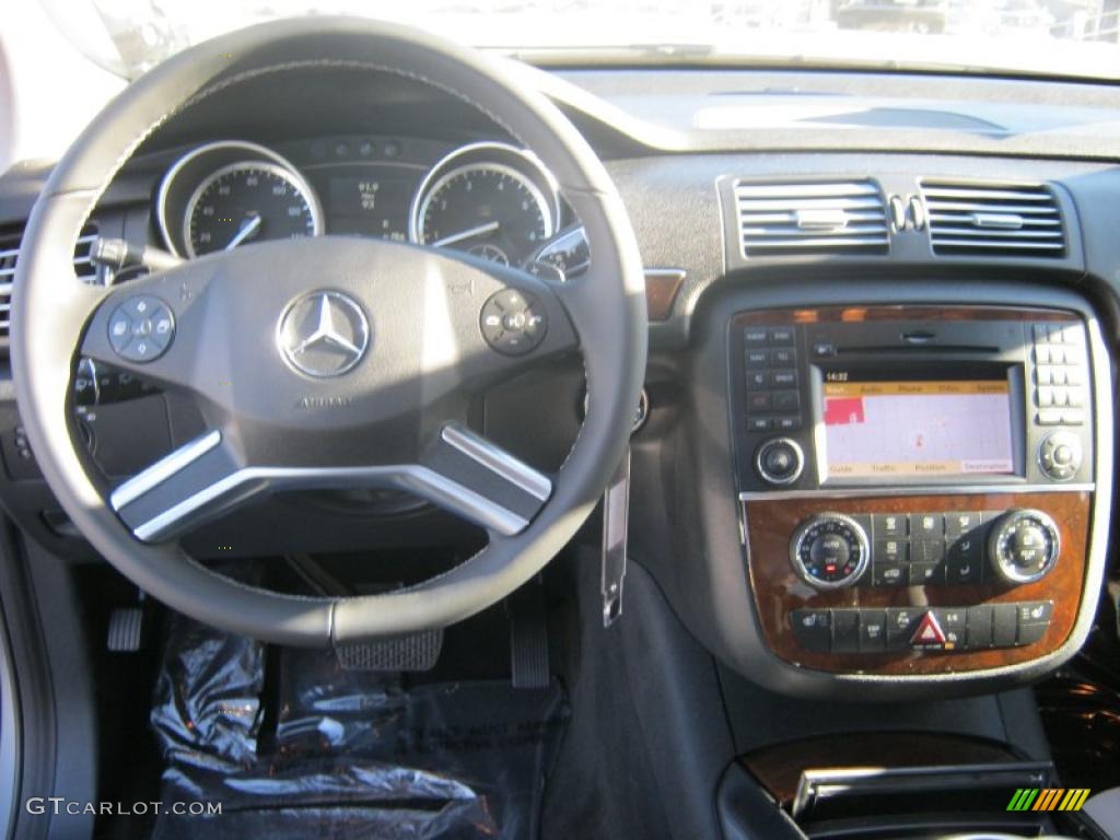 2011 Mercedes-Benz R 350 4Matic Black Dashboard Photo #40024990