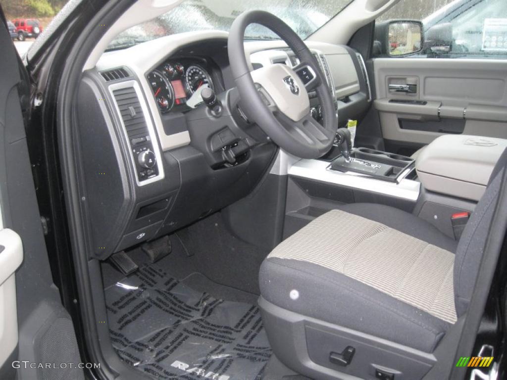2011 Ram 1500 Big Horn Quad Cab 4x4 - Brilliant Black Crystal Pearl / Dark Slate Gray/Medium Graystone photo #10