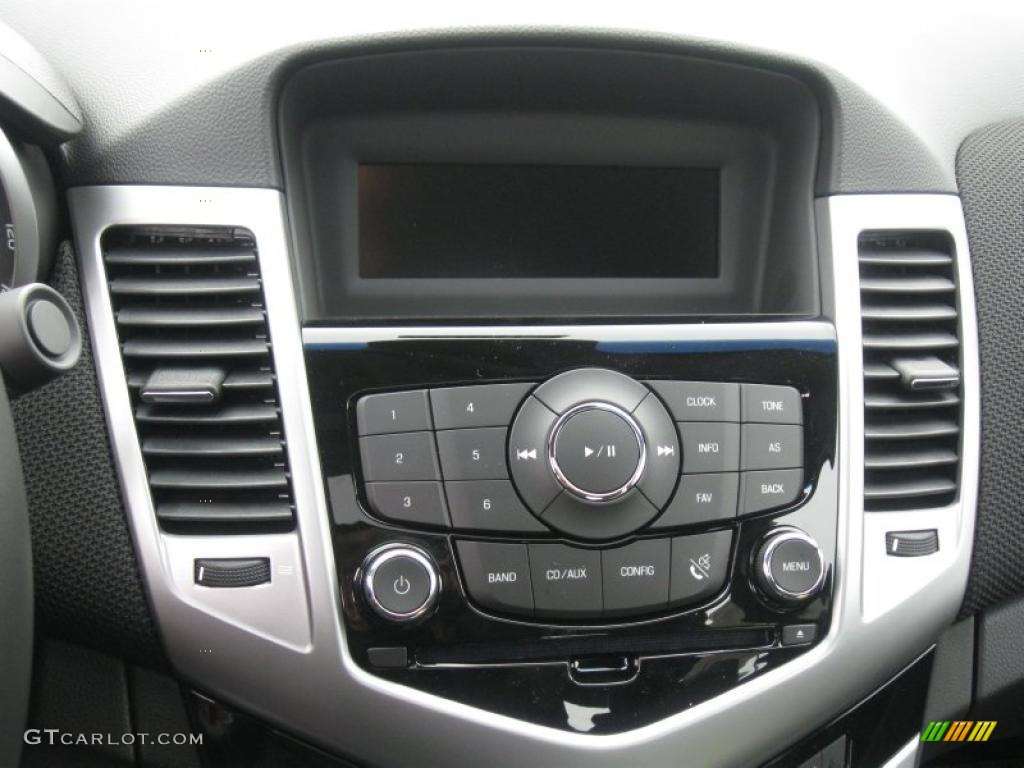 2011 Chevrolet Cruze LT Controls Photo #40026222