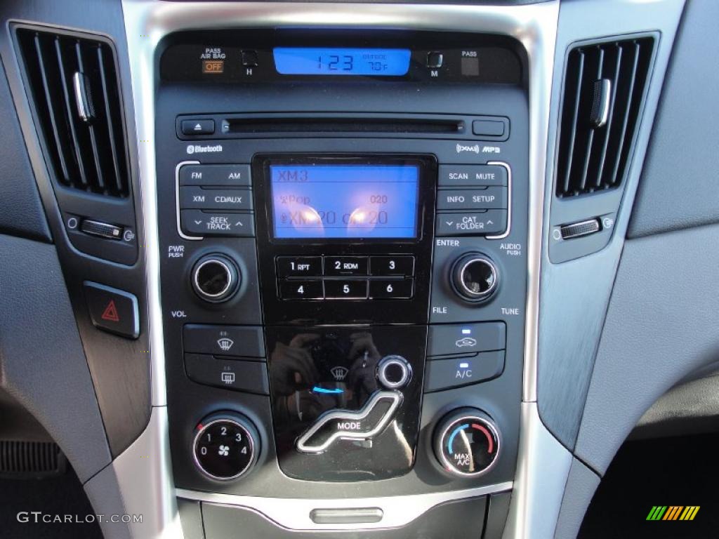 2011 Hyundai Sonata GLS Controls Photo #40028895