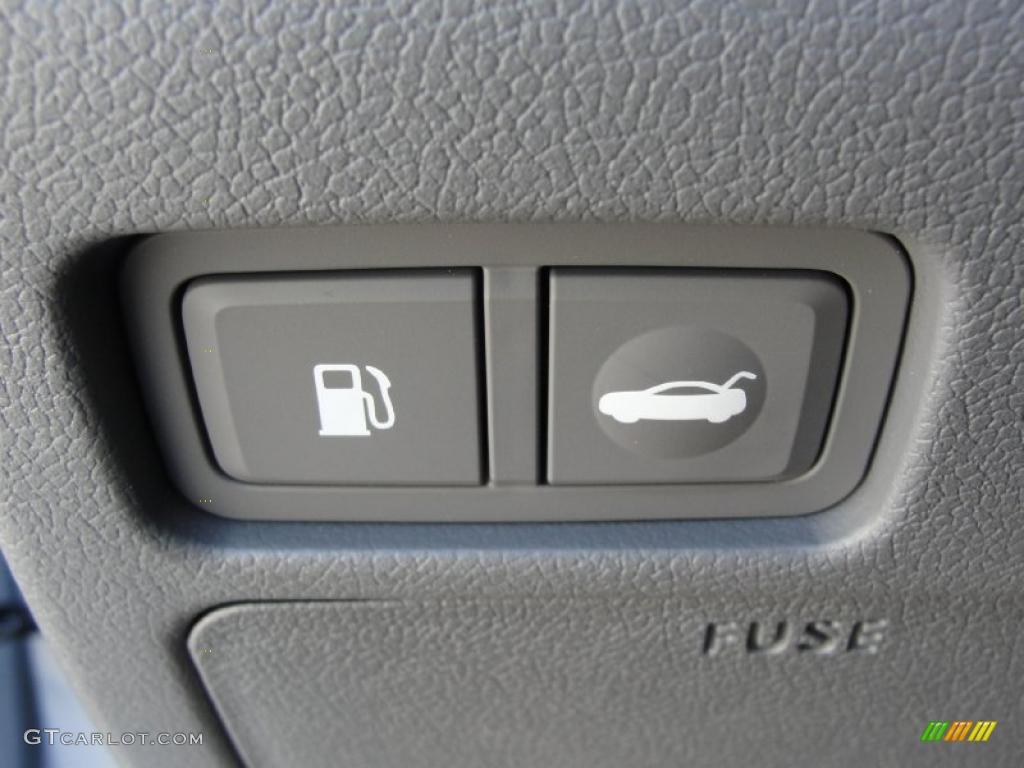 2011 Hyundai Sonata GLS Controls Photo #40029034