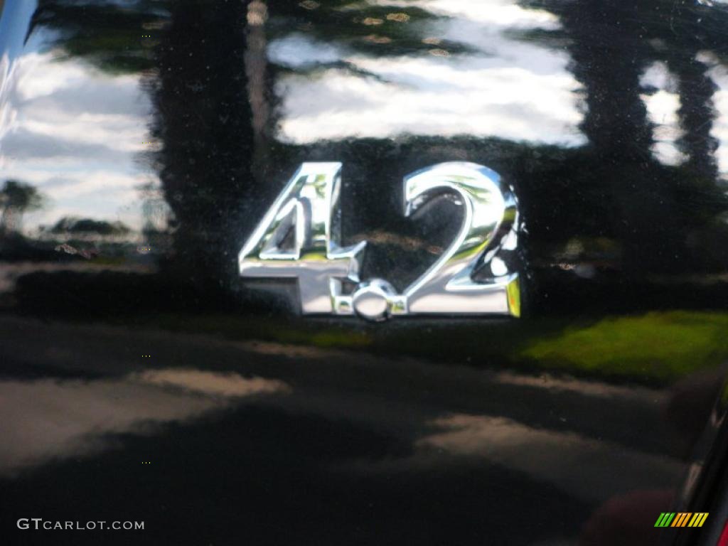 2005 Jaguar S-Type 4.2 Marks and Logos Photo #40029790