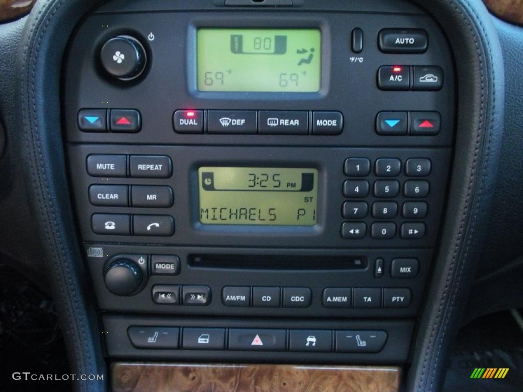 2005 Jaguar S-Type 4.2 Controls Photo #40029994