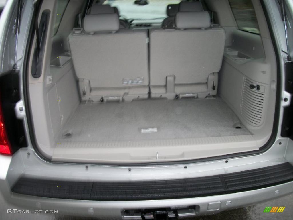 2011 Chevrolet Suburban LT 4x4 Trunk Photo #40033790