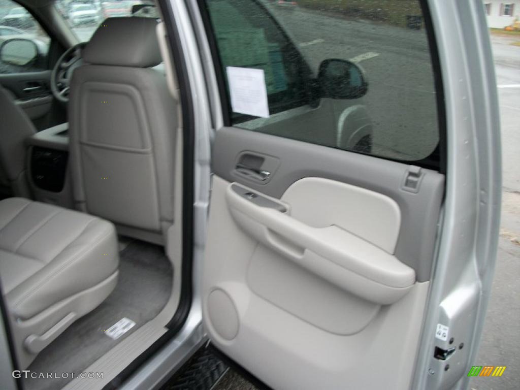 2011 Chevrolet Suburban LT 4x4 Door Panel Photos