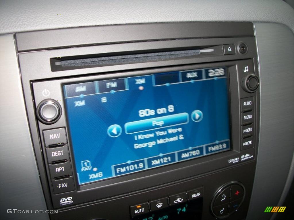 2011 Chevrolet Suburban LT 4x4 Controls Photo #40034074