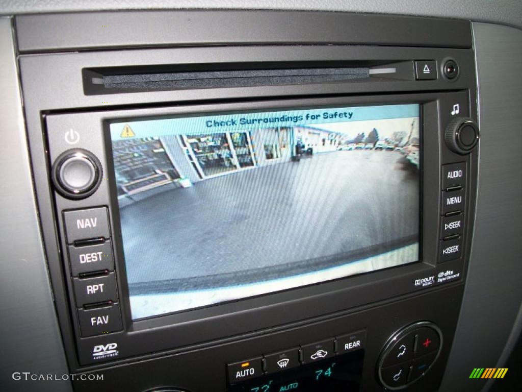 2011 Chevrolet Suburban LT 4x4 Controls Photo #40034098