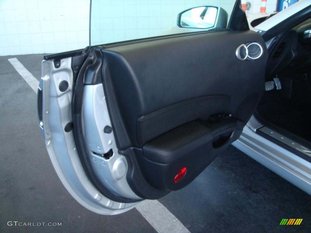 2006 Nissan 350Z Coupe Carbon Black Door Panel Photo #40037638