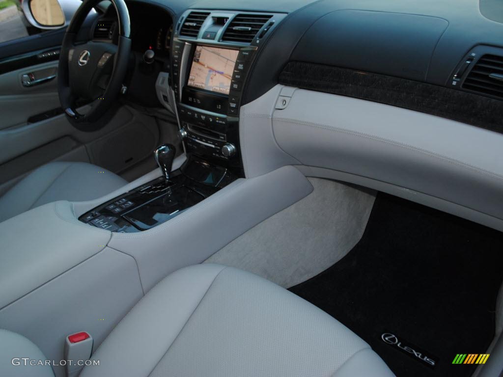 2010 Lexus LS 600h L AWD Hybrid Light Gray Dashboard Photo #40038492