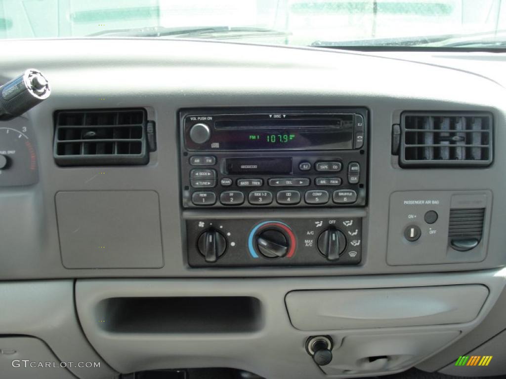 2000 Ford F250 Super Duty XLT Extended Cab Controls Photo #40039218