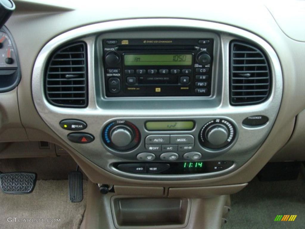 2001 Toyota Sequoia Limited 4x4 Controls Photo #40041290