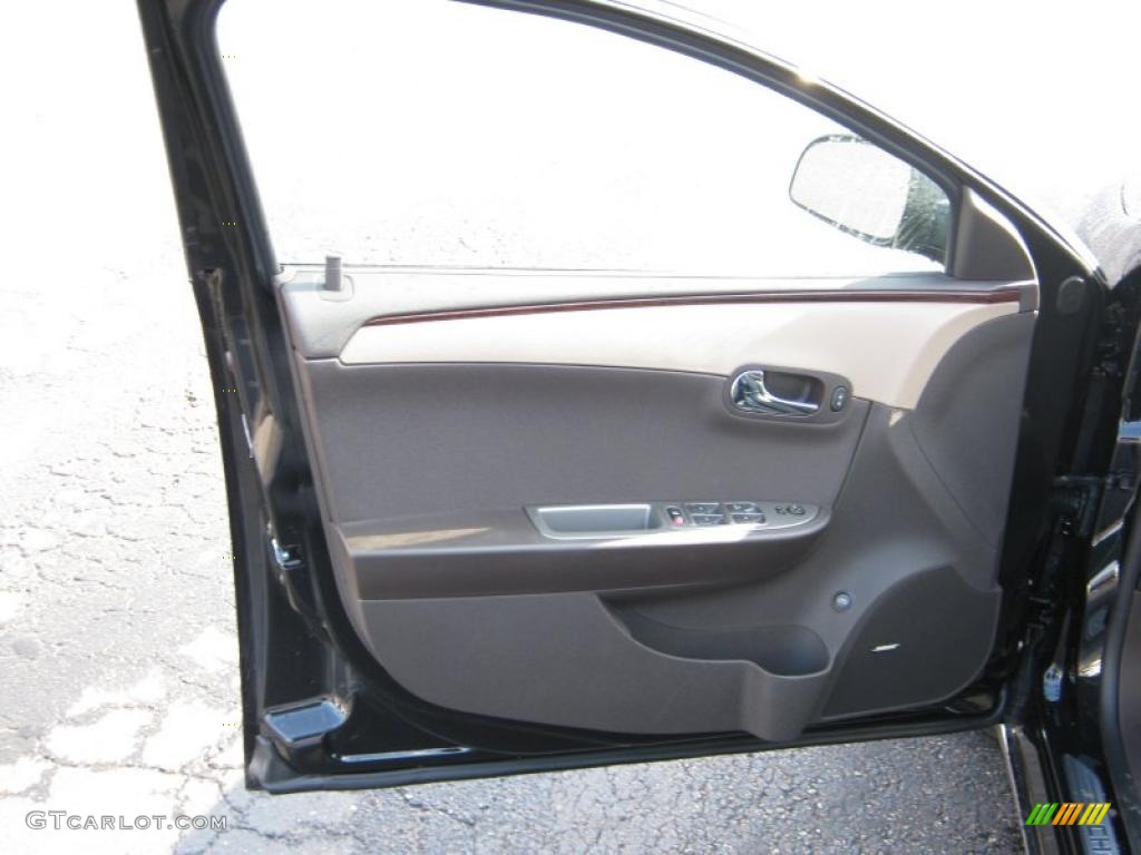 2011 Chevrolet Malibu LTZ Cocoa/Cashmere Door Panel Photo #40041654