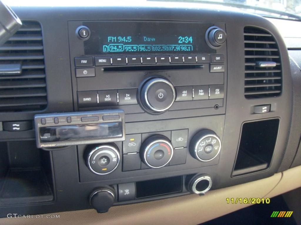 2007 GMC Sierra 1500 SLE Crew Cab Controls Photo #40042886