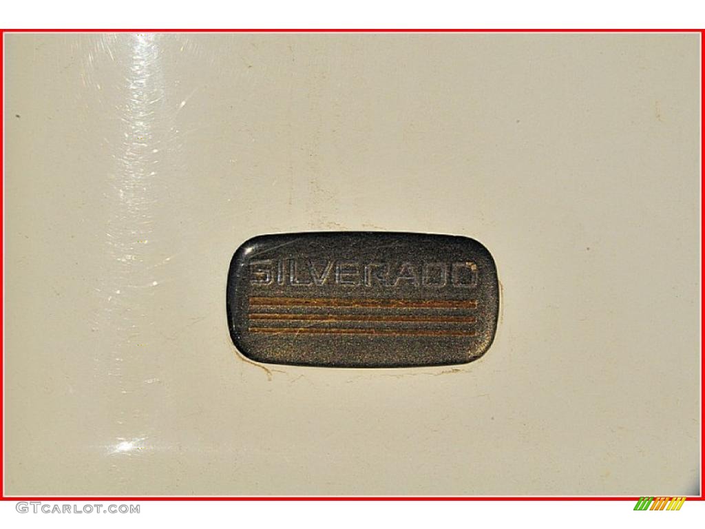 2003 Silverado 2500HD Regular Cab 4x4 Chassis - Summit White / Dark Charcoal photo #8