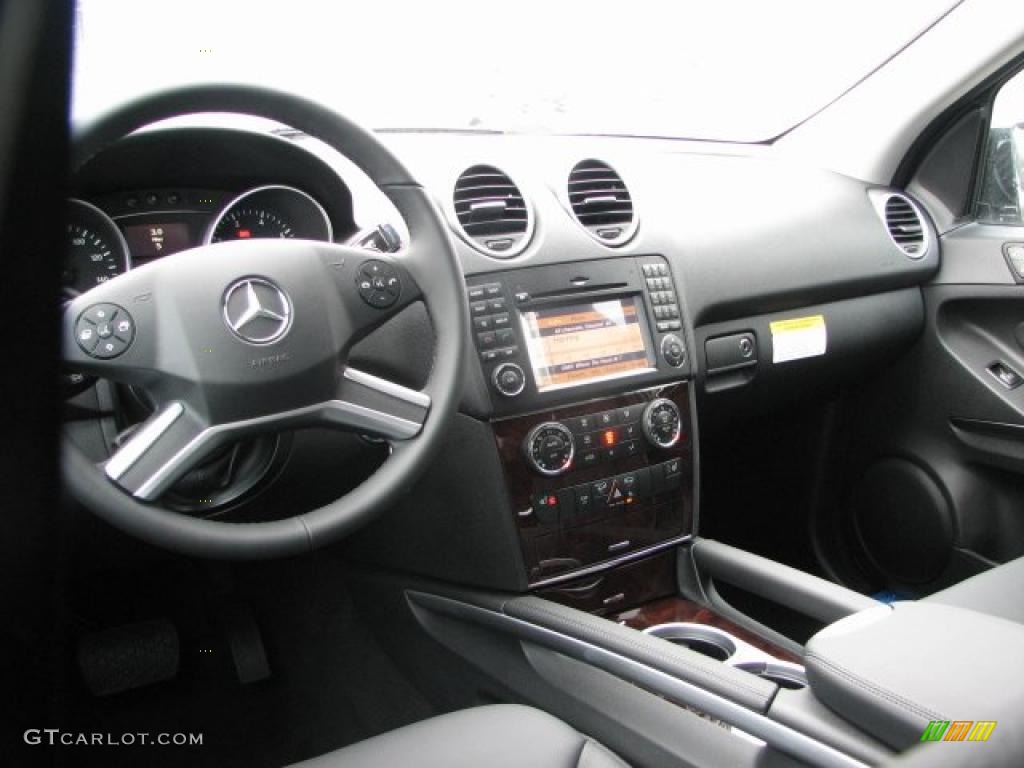 Black Interior 2011 Mercedes-Benz ML 350 4Matic Photo #40045390
