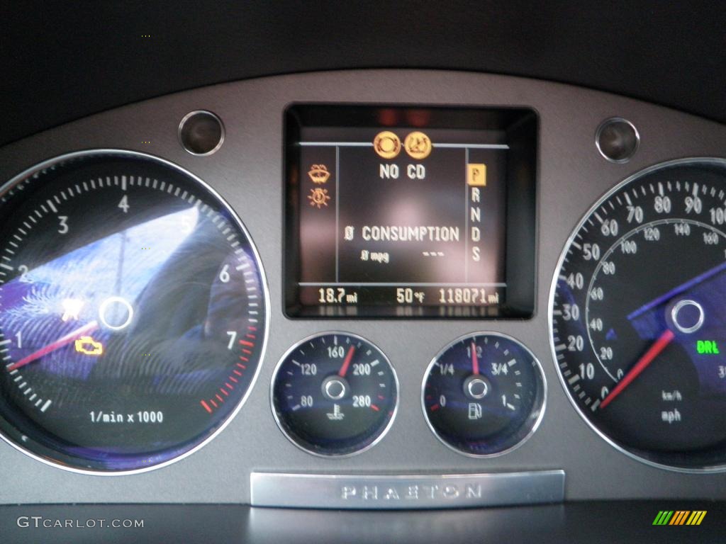 2004 Volkswagen Phaeton V8 4Motion Sedan Gauges Photo #40045610