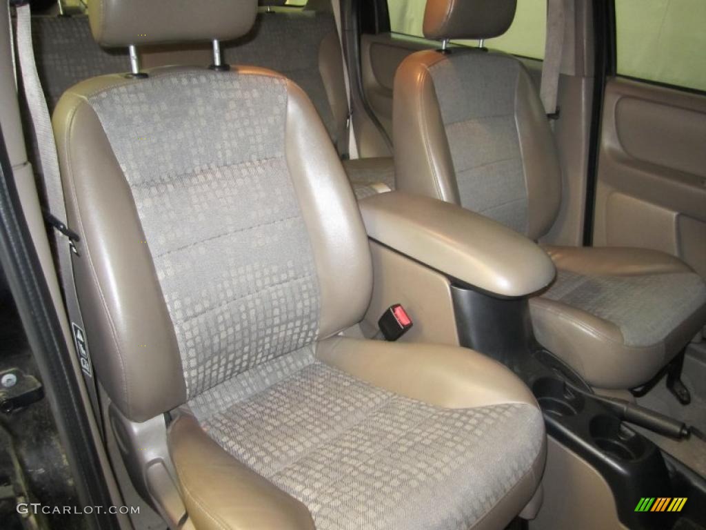Medium Parchment Interior 2002 Ford Escape XLS V6 4WD Photo #40048202