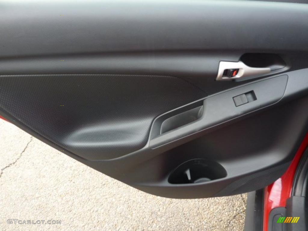 2010 Pontiac Vibe 1.8L Ebony Door Panel Photo #40049542
