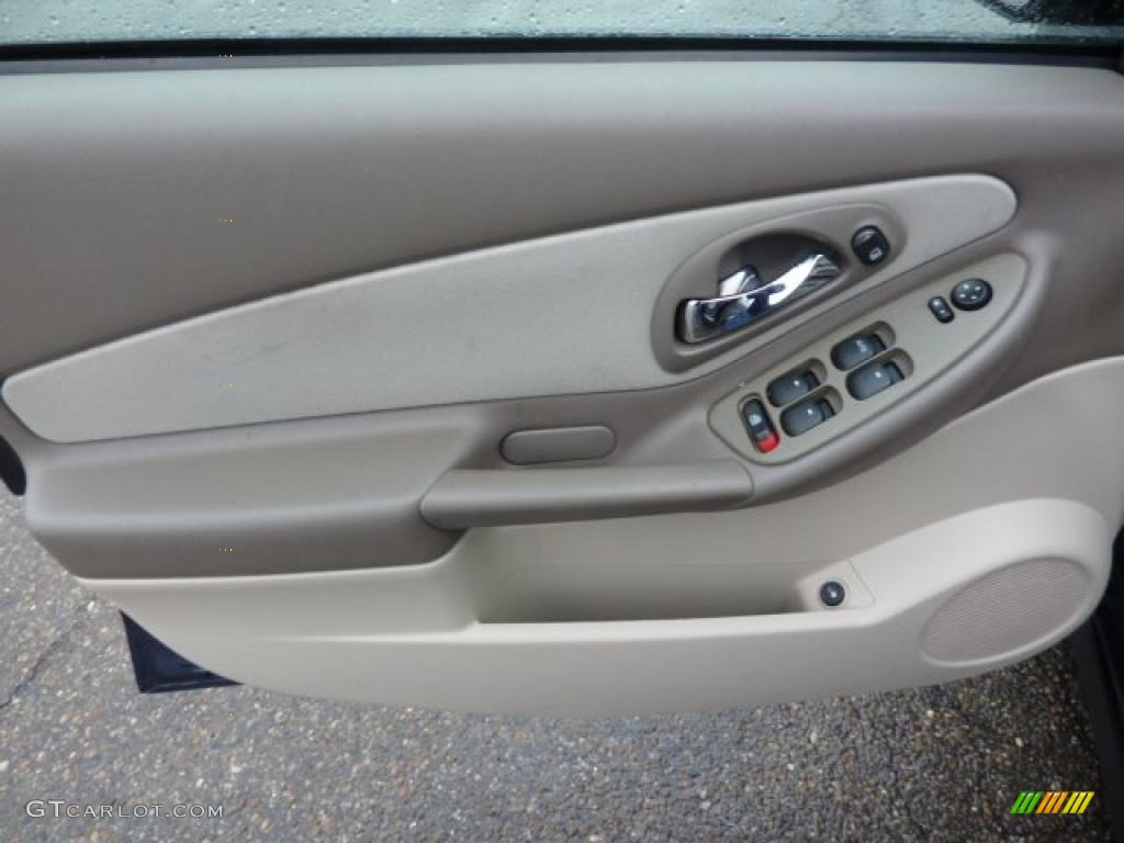 2004 Chevrolet Malibu LS V6 Sedan Neutral Door Panel Photo #40051250
