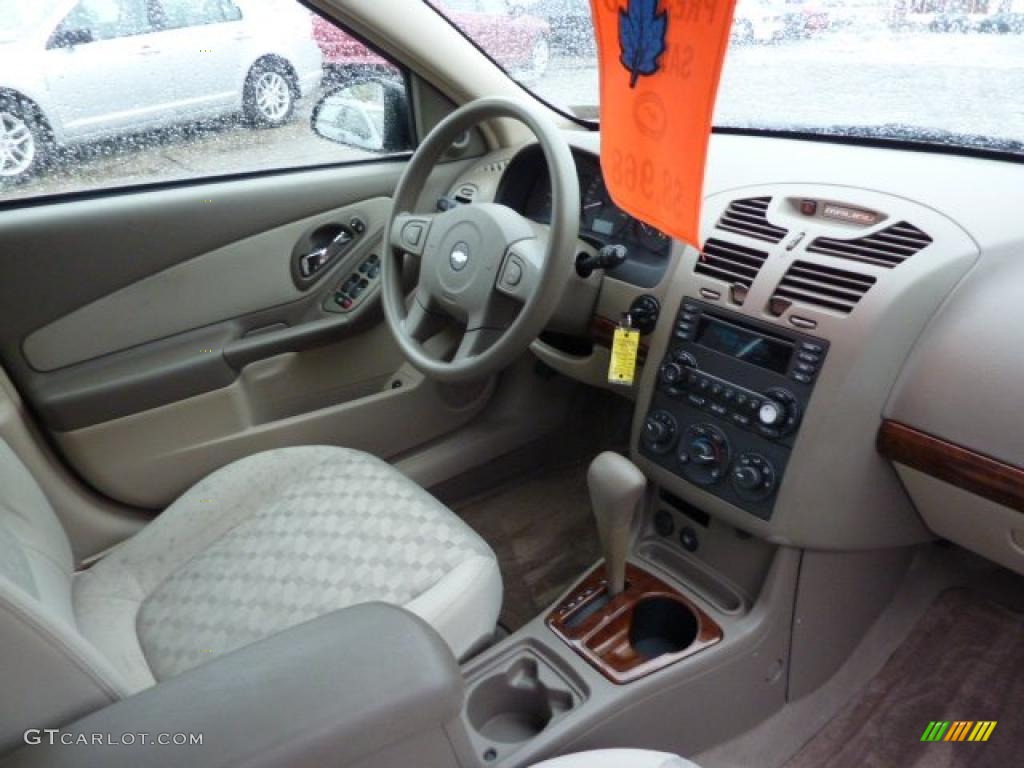 2004 Chevrolet Malibu LS V6 Sedan Neutral Dashboard Photo #40051282