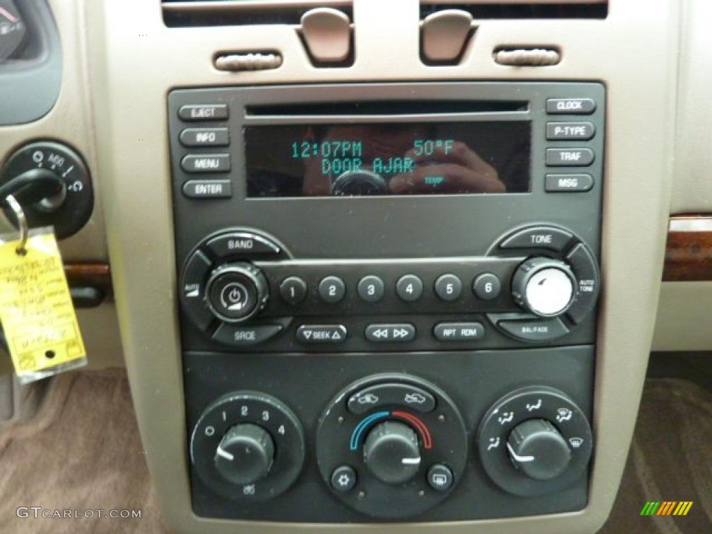2004 Chevrolet Malibu LS V6 Sedan Controls Photo #40051299