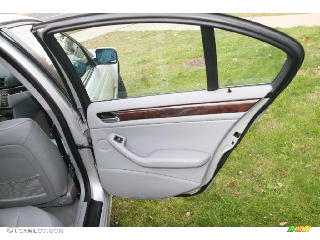 2001 BMW 3 Series 325i Sedan Grey Door Panel Photo #40051834
