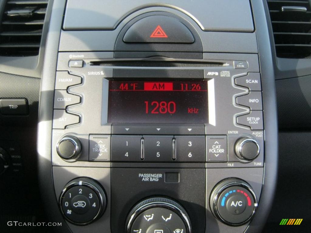 2010 Kia Soul + Controls Photo #40053386