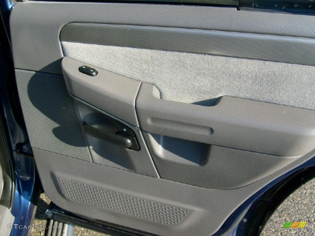 2004 Explorer XLT 4x4 - Dark Blue Pearl Metallic / Graphite photo #20