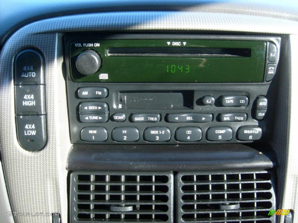 2004 Explorer XLT 4x4 - Dark Blue Pearl Metallic / Graphite photo #26