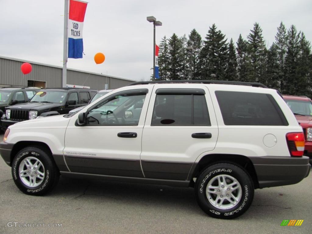 2003 Grand Cherokee Laredo 4x4 - Stone White / Taupe photo #22