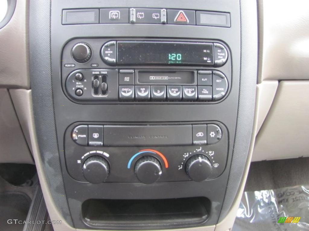 2003 Dodge Caravan SE Controls Photo #40054365