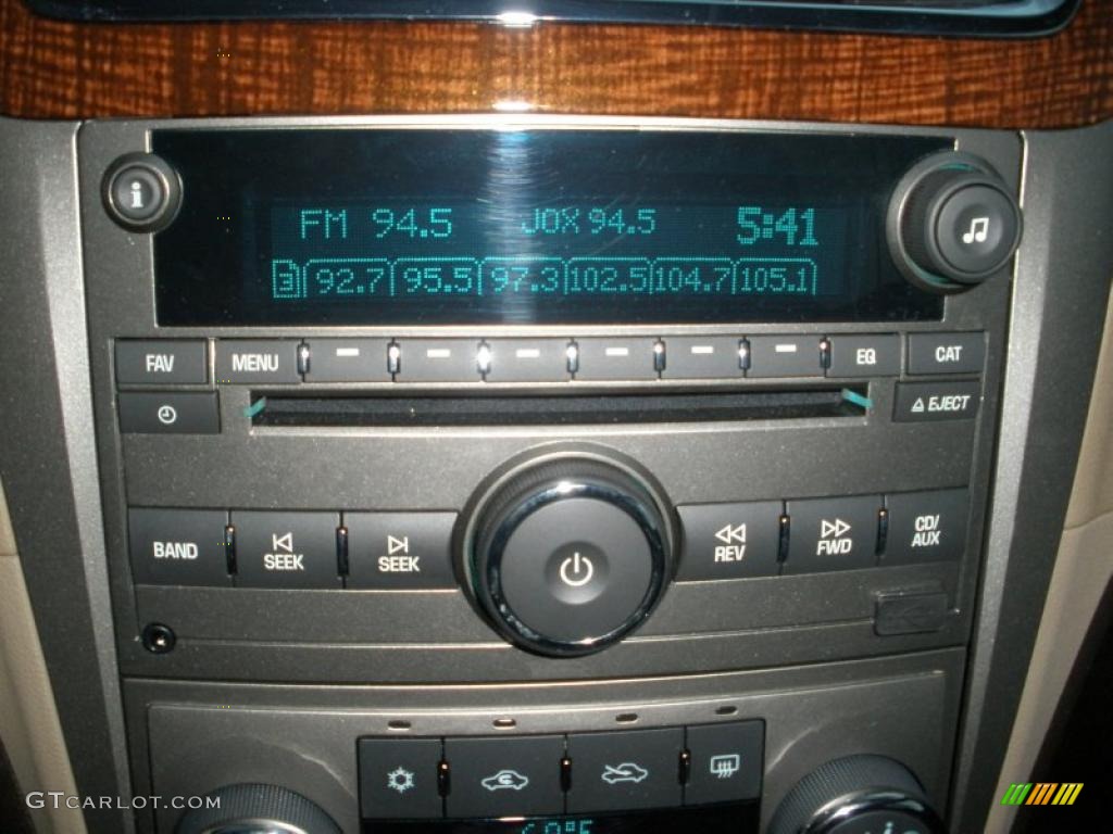 2010 Chevrolet Malibu LTZ Sedan Controls Photo #40058339