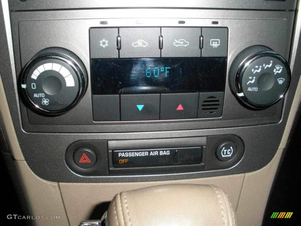 2010 Chevrolet Malibu LTZ Sedan Controls Photo #40058347