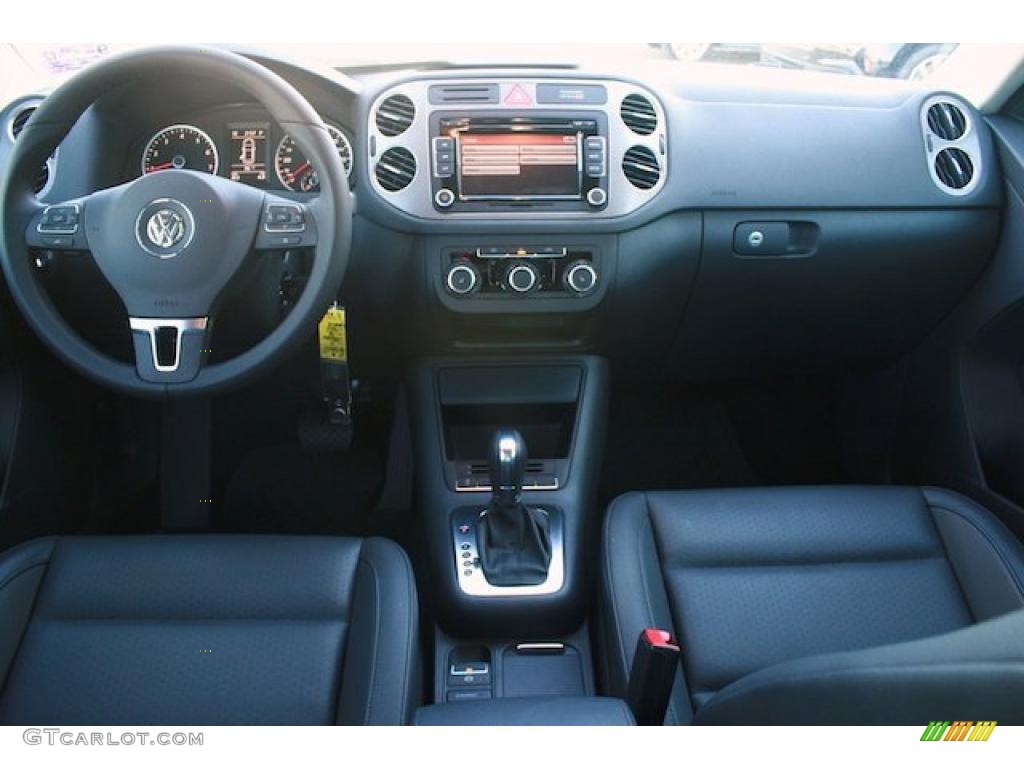 2011 Volkswagen Tiguan SE Charcoal Dashboard Photo #40059663