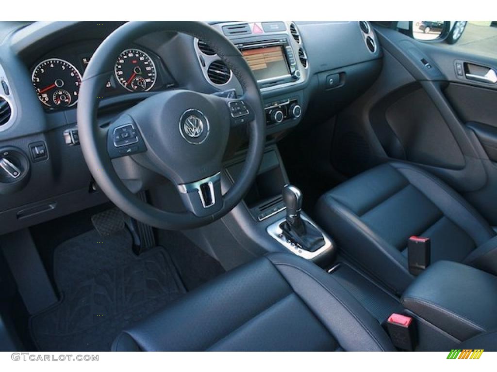 Charcoal Interior 2011 Volkswagen Tiguan SE Photo #40059719