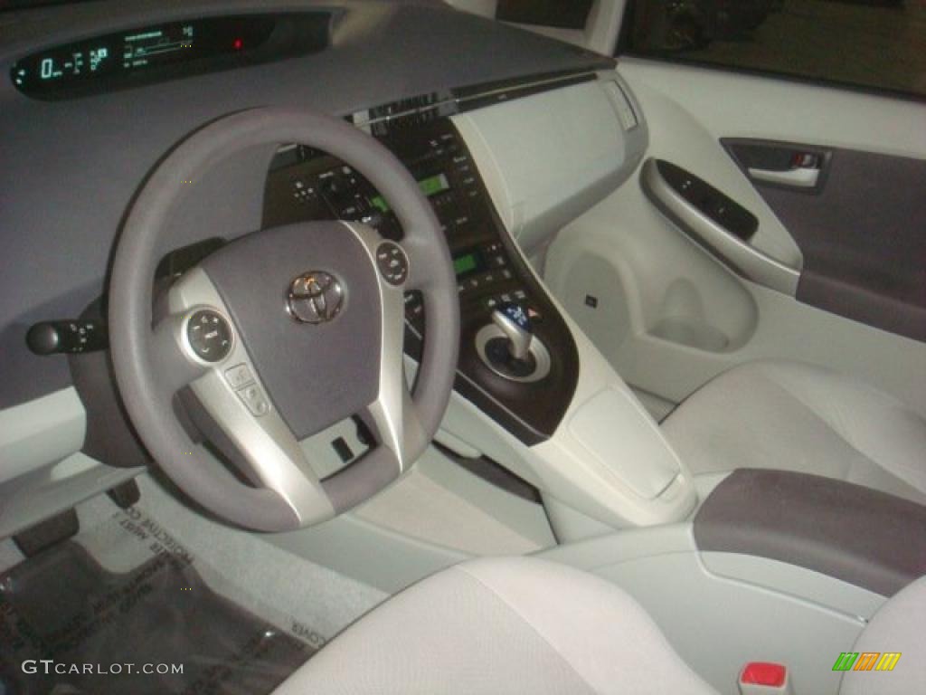 2010 Prius Hybrid III - Blizzard White Pearl / Misty Gray photo #16