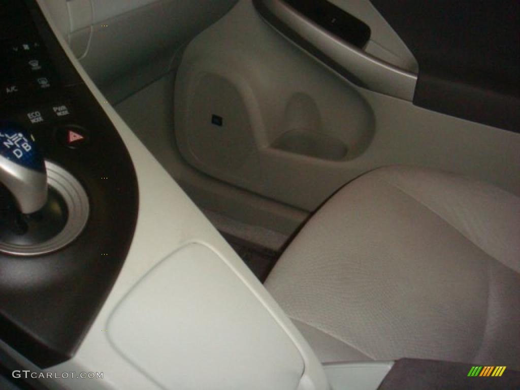 2010 Prius Hybrid III - Blizzard White Pearl / Misty Gray photo #24