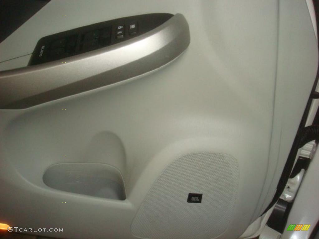 2010 Prius Hybrid III - Blizzard White Pearl / Misty Gray photo #27